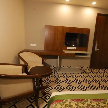 Ip Royal Hotel - New Delhi Exterior photo