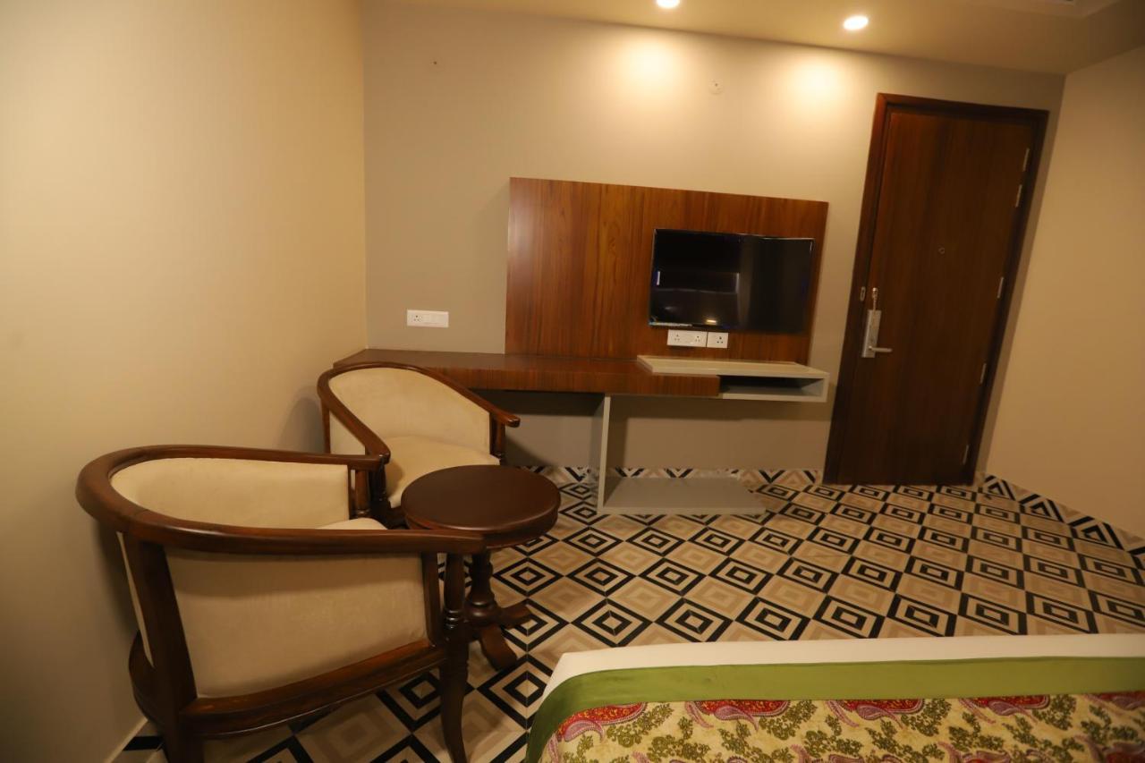 Ip Royal Hotel - New Delhi Exterior photo