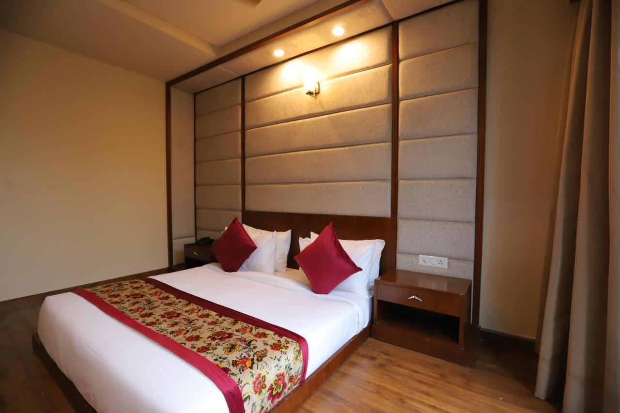 Ip Royal Hotel - New Delhi Exterior photo